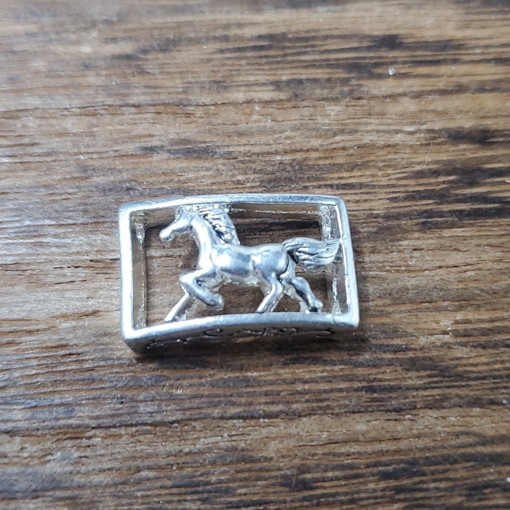 P203 galloping horse pendant